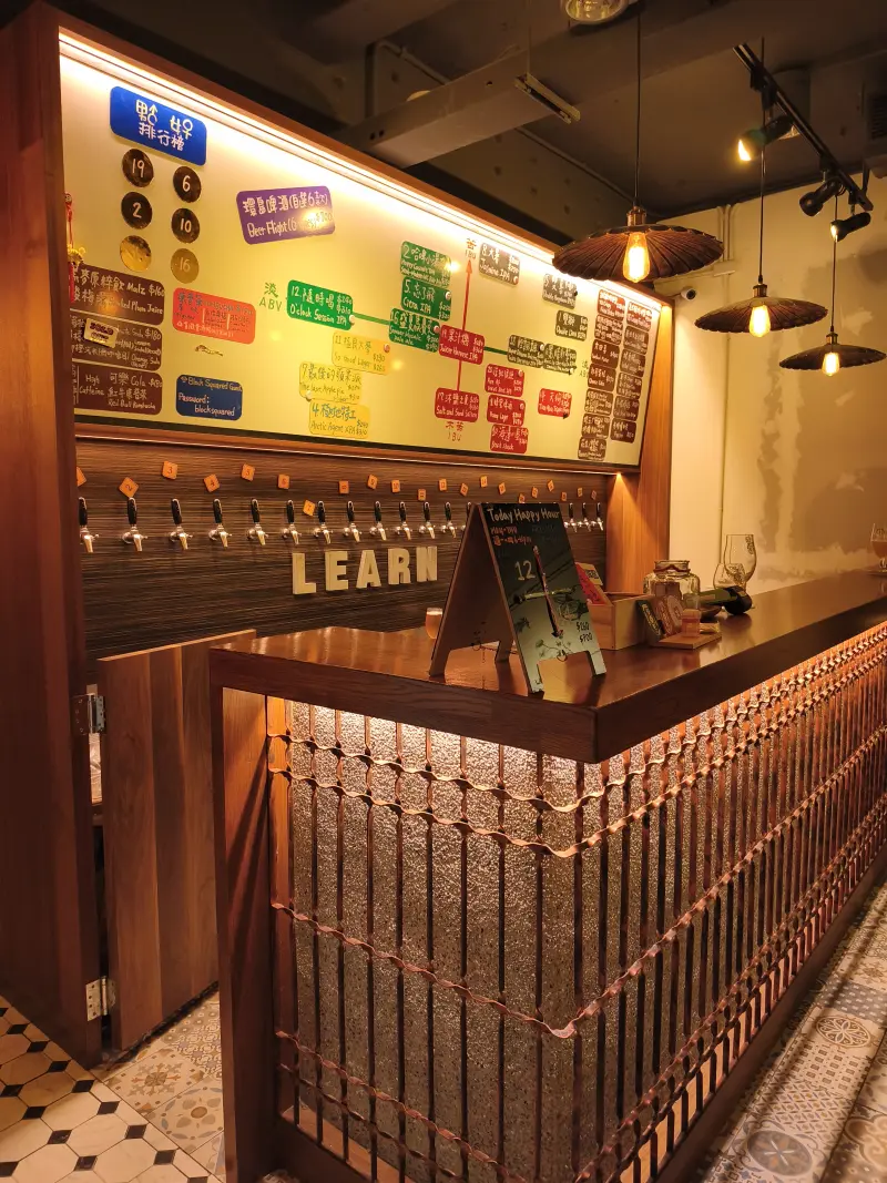 The bar and menu at Learn Bar