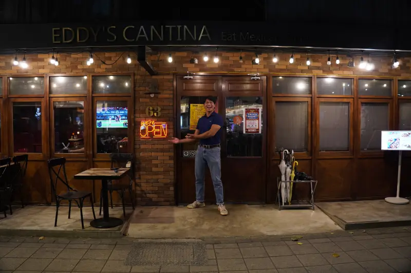 Entrance of Eddy's with Sammy