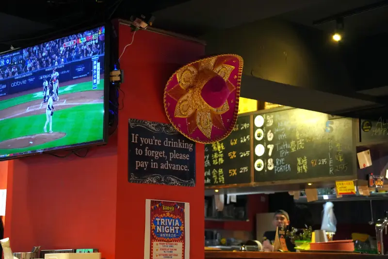 Sombrero and slogan at Eddy's