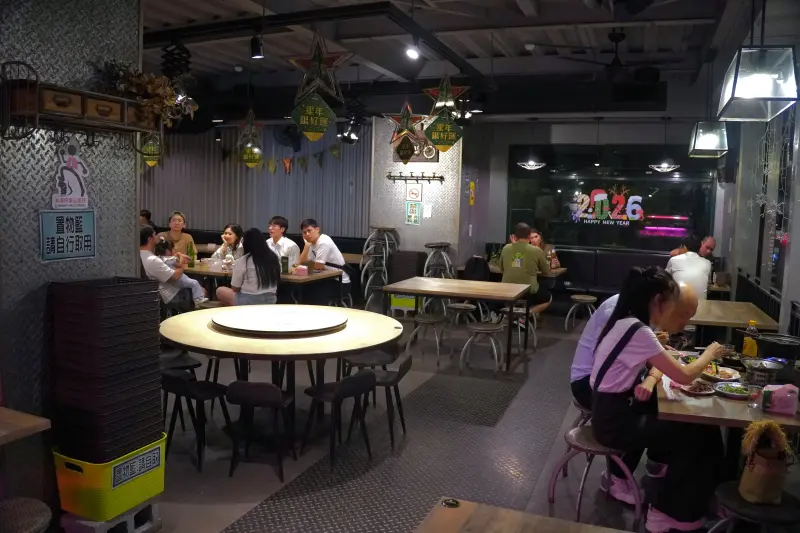 Inside seating at Lin Yang Gang