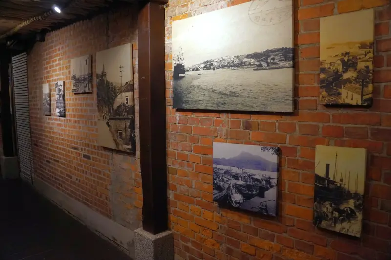 Old Tamsui pictures at Waterfront