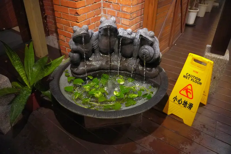 Frog fountain at Waterfront