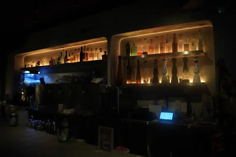 The bar at Chale