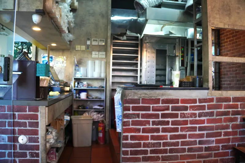 Front counter and kitchen at Jinxiang